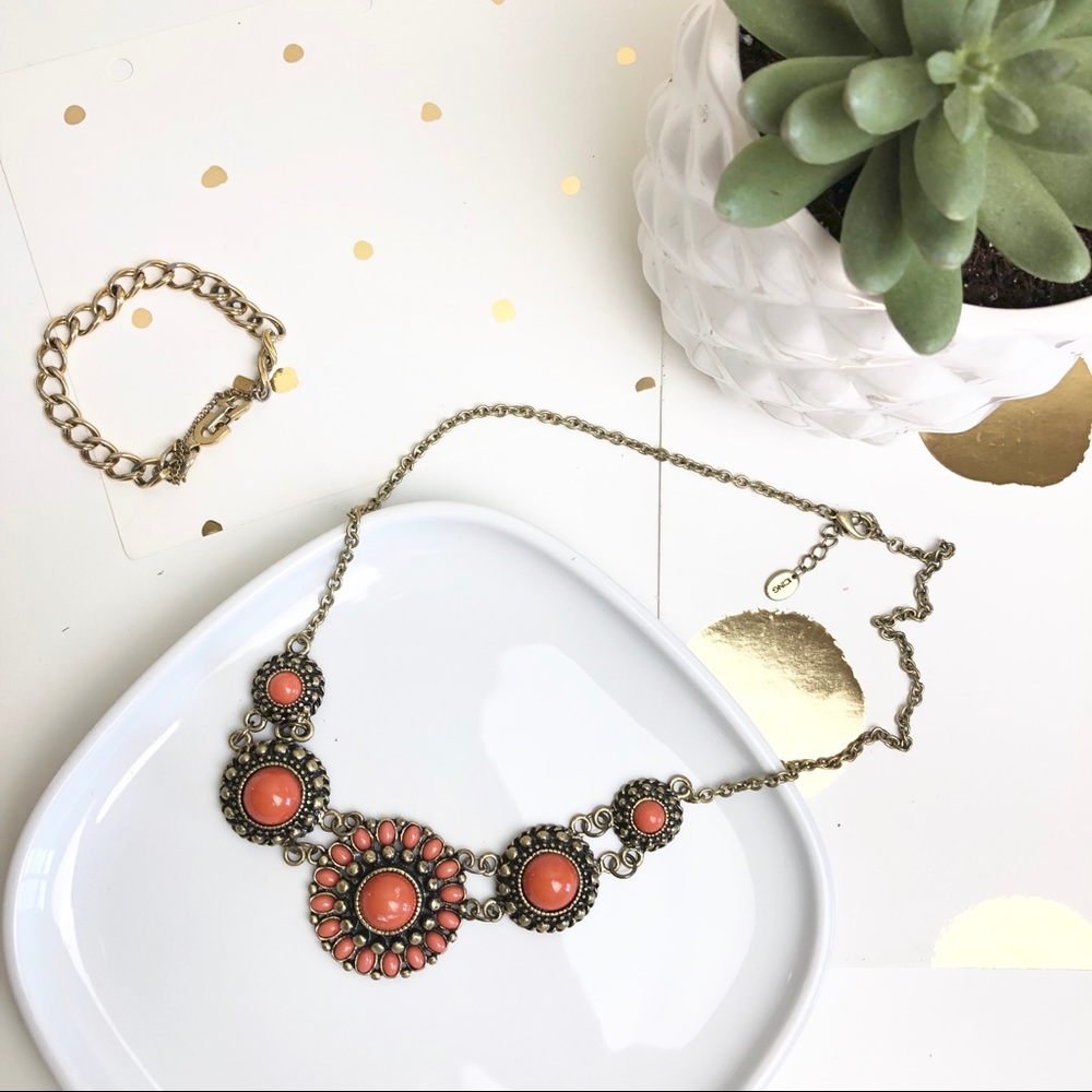 Statement necklace